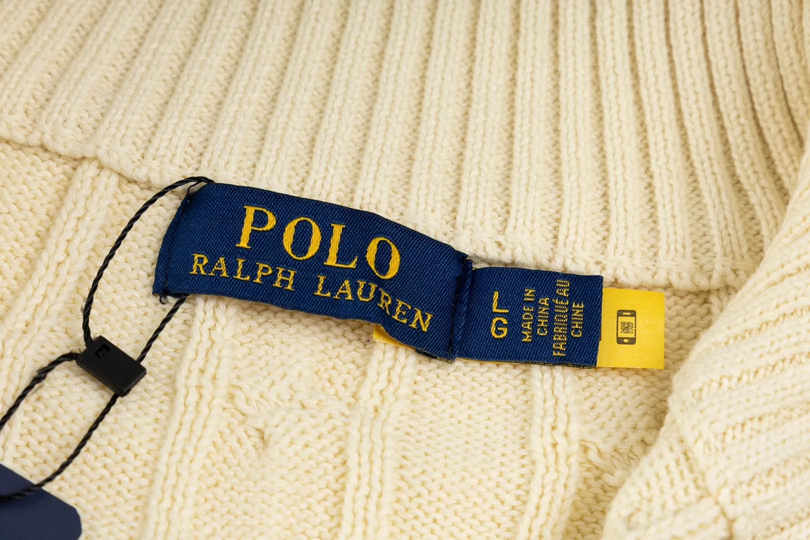 P236 #R92 RALPH LAUREN Ralph Lauren fifteen colors classic small label embroidery logo turtleneck pullover half-zip knitted cable sweater with high-density LOGO embroidery on the chest and original customized tag accessories. Made of pure cotton yarn, pure cotton is skin-friendly and comfortable, small label war horse embroidered twist turtleneck sweater 🐎 high quality, follow the blogger to learn how to wear it! Let’s buy a Ralph Lauren cable sweater. It’s a super hard-to-find series after it became popular. It’s hard to find one on the official website. It’s simple and practical to wear, with a lazy and loose feel. The thickened fabric has more texture, feels soft and delicate, and has a loose fit. Whether worn alone or layered, you can wear different styles of fashion with just one piece!   Size：XS S M L